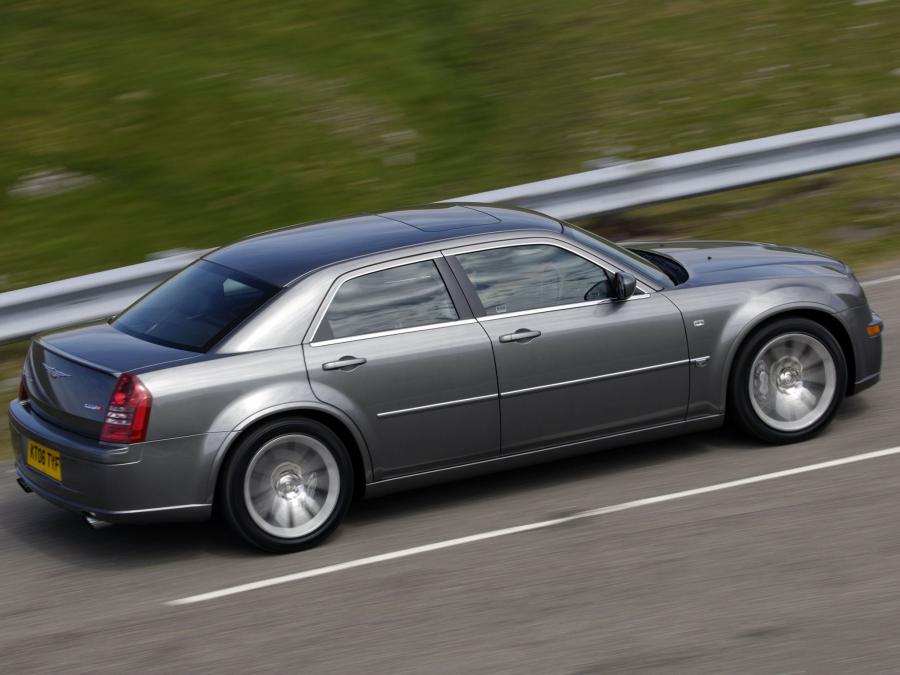  Chrysler 300C SRT8 2004 года  (UK) (фото 7 из 14)